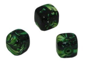 Glasperle würfel marmoriert ca. 8x9mm, schwarz/grün